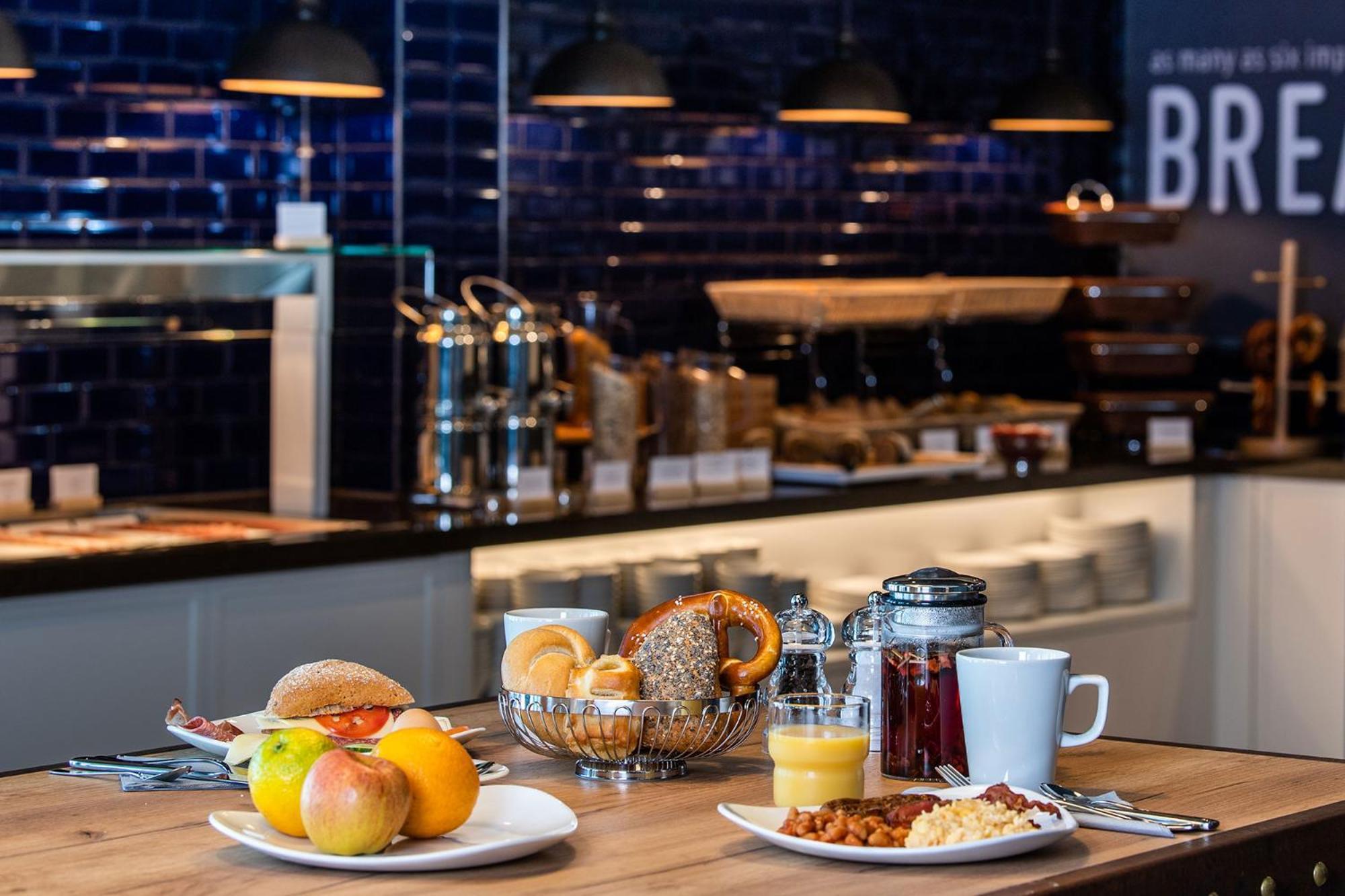 Premier Inn Hamburg City Klostertor Luaran gambar